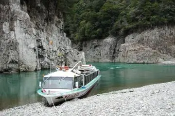 Destination of the hovercraft trip. A short break for having a drink or icecream.