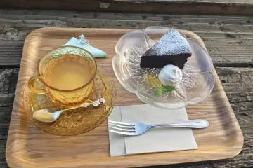 One of the cake sets