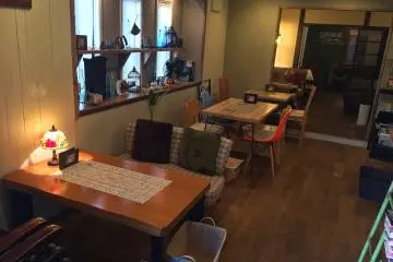 There is plenty of seating, but sometimes it can still fill up