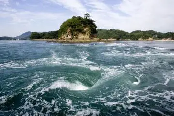 <p>กระแสน้ำวนในทะเลสาบเซโตะ</p>
