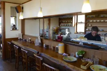 This counter was packed just moments before when the lunch rush ended