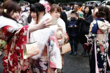 Also, many people taking selfies
