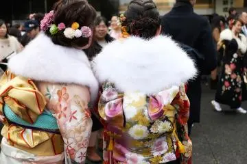 The detail of the kimonos worn is amazing.