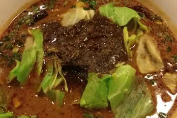 บะหมี่ที่มีรสเผ็ดที่สุดในเมนูมีชื่อว่า มะละ ซึ่งจะทำให้ลิ้นรู้สึกชา ไม่ใช่สำหรับคนทั่วไป