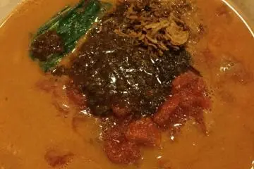 สำหรับอาหารสุขภาพขึ้นมาหน่อย ลองชิมดังดังเม็งมะเขือเทศ เป็นเมนูสุดฮิตของร้านดังมังเม็งมีรสชาติหวานของมะเขือเทศ