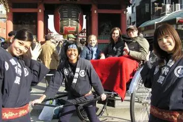 Nowadays there are women pulling rickshaws too (Photo: Jidaiya)
