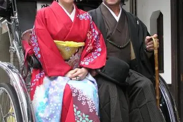 Cruise the Asakusa streets in old-style garb (Photo: Jidaiya)