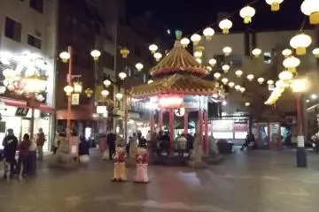 중앙 광장은 간식을 먹고, 휴식을 취하고 사람들을 구경하기에 좋다