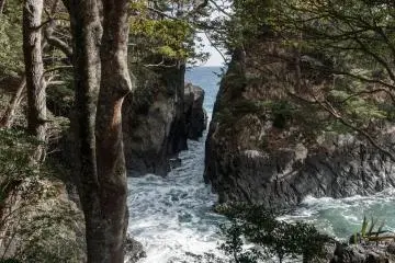 Kamiwarizaki (神割崎)