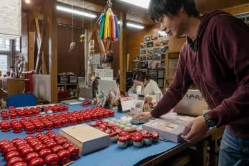 Dans la boutique de souvenirs