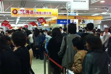 Crowds at the Hokkaido Fair
