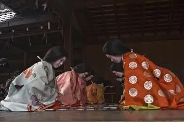 These ladies in court costumes playing karuta which is an ancient card game which have to match two halves of a poem (Photo: <a href="http://www.flickr.com/photos/ionushi/2169382949/" target="_blank" rel="noreferrer noopener nofollow">Aurelio Asiain</a>)