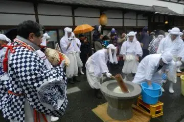Mochi pounding