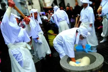 Mochi pounding
