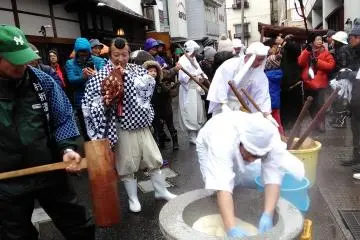 Mochi pounding