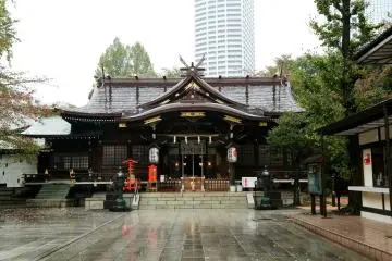 Kumano Shrine, at the edge of Shinjuku Central Park
