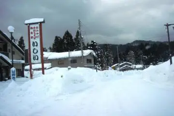 Many restaurants and souvenir places are actually closed in winter
