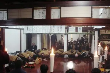 The hayashi (instrumentalists) bow before commencing their play