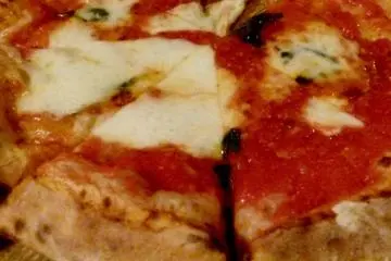 pizza (Photo: <a href="http://www.gethiroshima.com" target="_blank" rel="noreferrer noopener nofollow">gethiroshima</a>)