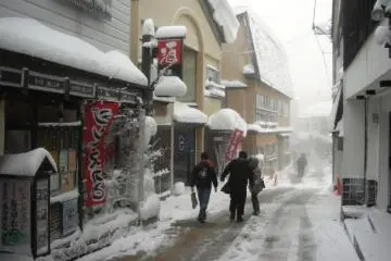 Restaurants and shops are places for quickly warming up