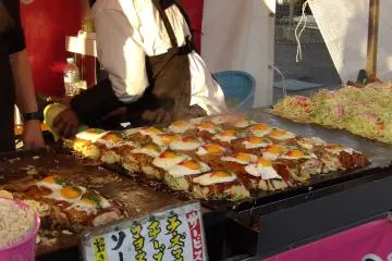 Tersedia juga makanan yang gurih