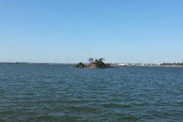 Spot the torii gate in the middle of the lake
