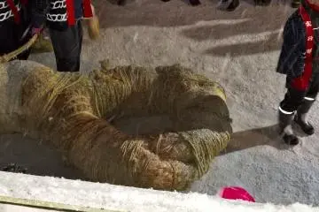 The loop is ready to attach with the other rope