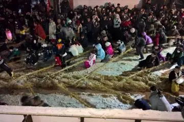 刈和野的大型拔河 2027