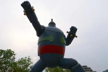 The 18-meter tall Tetsujin 28-go statue in the Nagata district