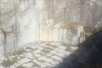Another view of the quarry 
