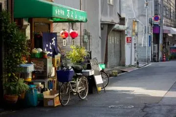 ร้านค้าที่แอบอยู่บนถนนหลัง