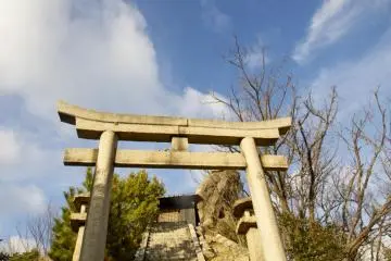 The god Oyamatsumi is said to have been worshipped by the island's mine workers.