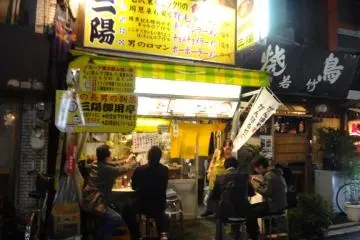 Eat, drink and listen to jazz. Wander the streets and enjoy! (Photo: Tomoko Kamishima)
