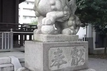 One of the guardian lions