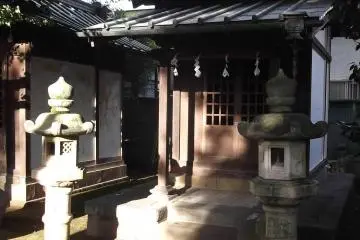 Another of the side shrines