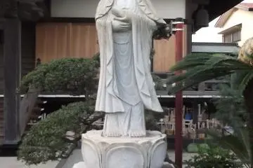 A statue in the grounds