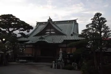 The approach to the hall
