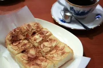 하마모토 커피의 아몬드 토스트