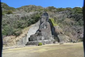 Side view of the Great Stone Buddha