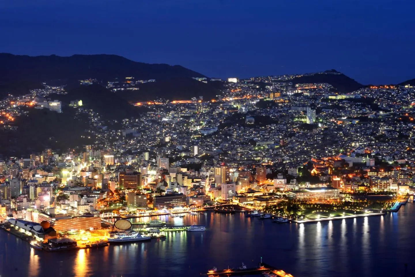 이나사 산에서 본 나가사키의 야경 (저작권: Nagasaki Prefecture)
