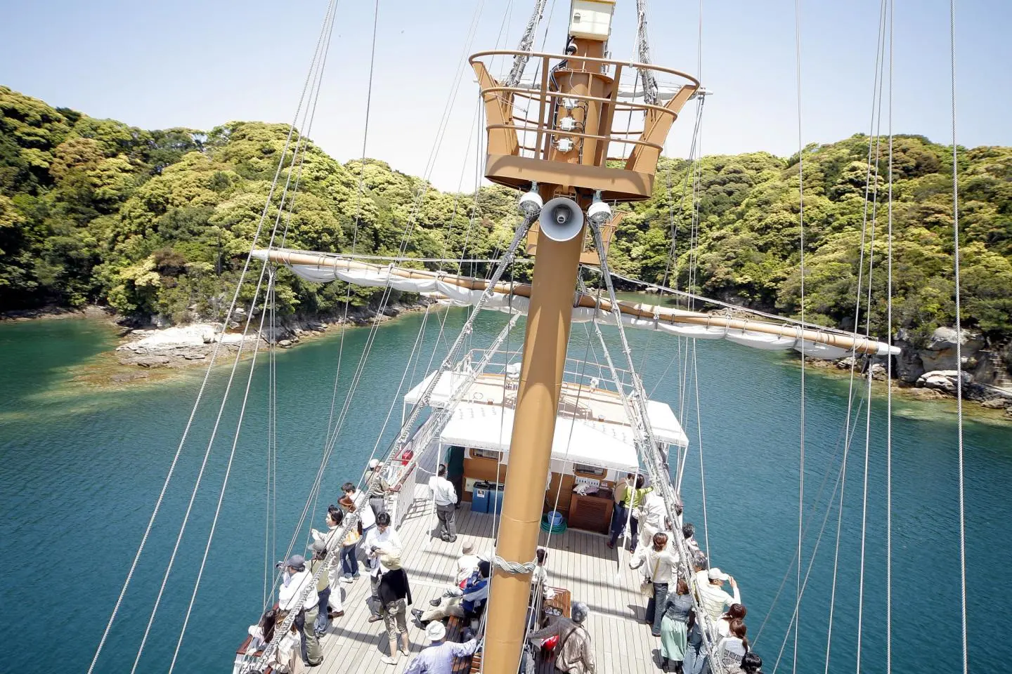 쿠주쿠시마 섬에서의 아름다운 전망을 볼 수 있는 보트 투어 (저작권: Nagasaki Prefecture)