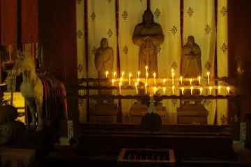 Like all temples, the temple on top of Haguro offers a prayer room where you can occassionally watch monks chanting in mediation.