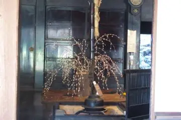 Flower arrangement made with mochi at the Yanoharake house
