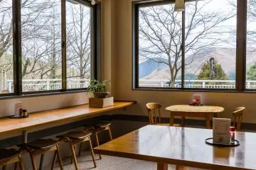 The cafe has nice views and original "karst manju" snacks