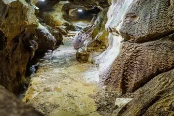 The first 480 m of the cave lets you walk along the river