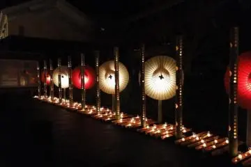 <p>ร่มหลากหลายเรียงรายถนนของเมืองเก่า Yamaga</p>