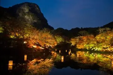 Núi Mifune bừng sáng vào Thu