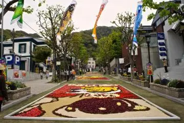 Koi Nobori and Infiorata decorations at Kitanozaka