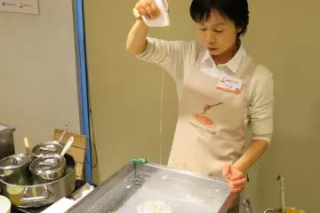 Holding the cup 60cm high before pouring