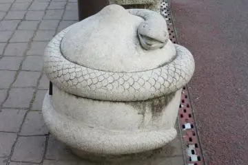 The Snake (Hebi)